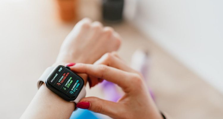Perbandingan Antara Berbagai Merek Smartwatch Terpopuler